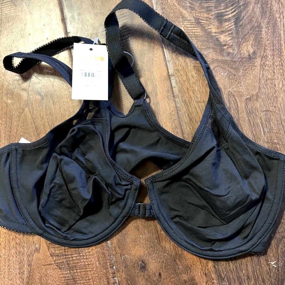 NWT. 38C front close black bra.